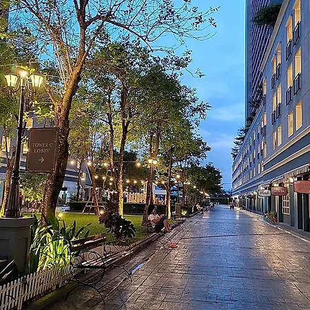 Peacefully River Front City Home, Refreshing Oasis